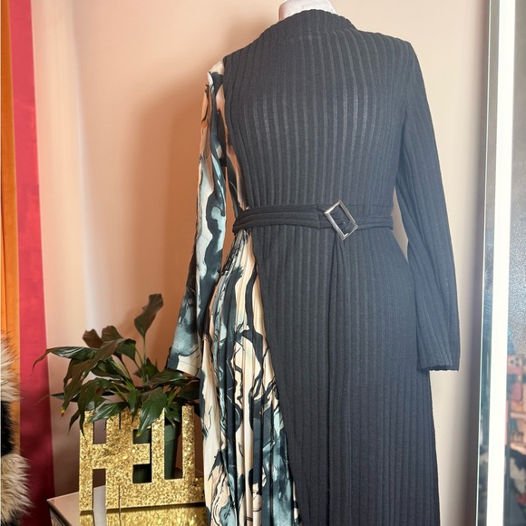 Dresses & Skirts - Elegant Black and Patterned Women's Dress